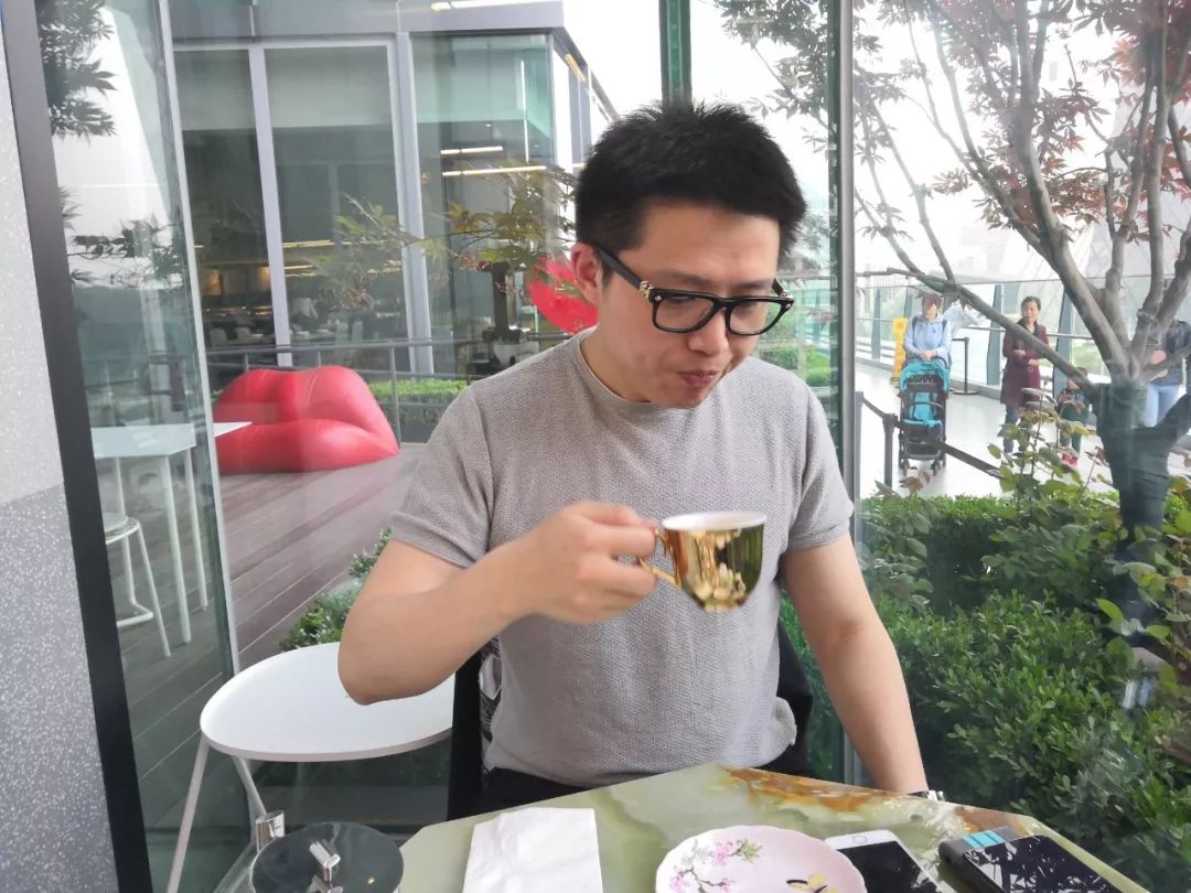 人物央视主持人黄彬原热爱让一切困难都不是困难