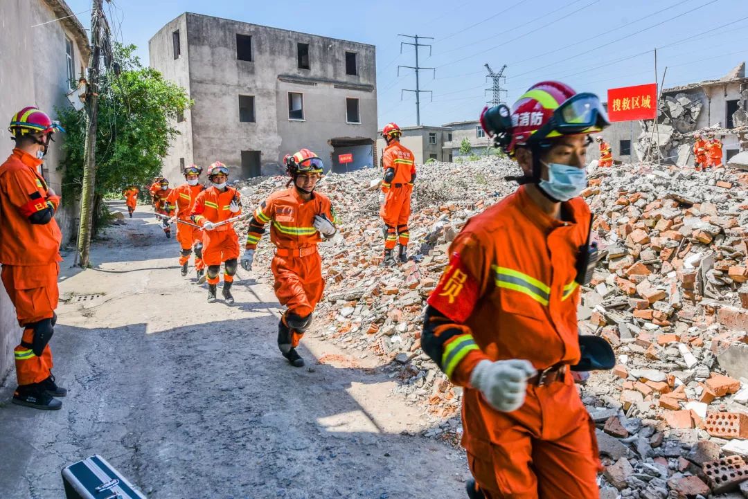 錘鍊鋼鐵意志淬鍊過硬本領跟馬鞍山消防一起感受高燃地震拉動演練