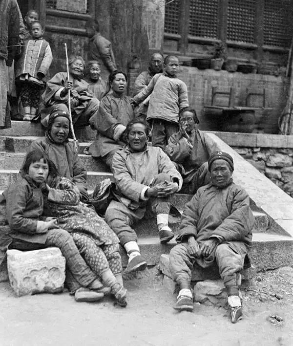 他祖父是宝洁公司的创始人他用镜头记录了百年前的中国民生百态