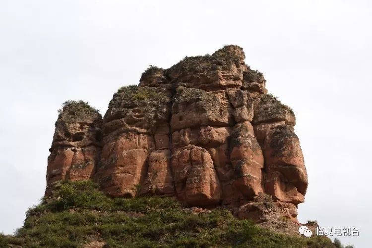 位于甘肃省永靖县境内的甘肃炳灵丹霞国家地质公园,保存了大量的地质