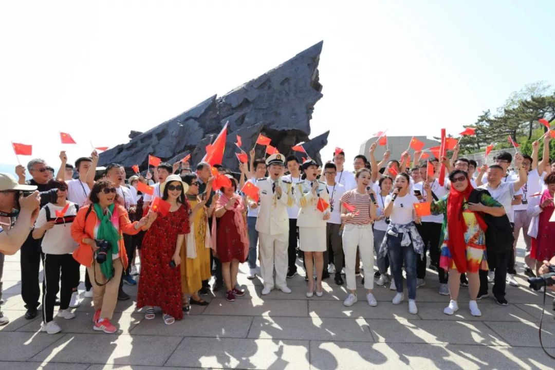刘公岛上海政文化轻骑队的一场快闪让游客欣喜若狂