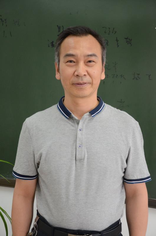 1,主持人:大家好,欢迎大家走进文都,今天我们有一位神秘大咖老师来到
