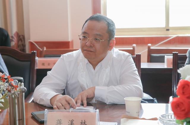 为了一句承诺深圳市司法局长辗转上万公里赴藏慰问法援律师