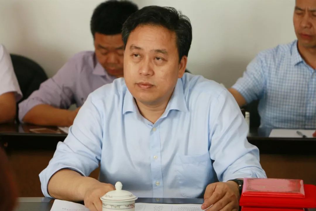 邓昌海表示,法治副校长制度将进一步完善"学校,家庭,社会"三结合的