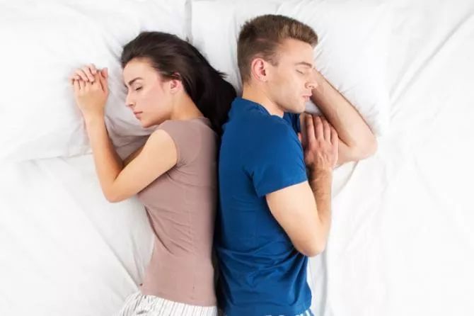 夫妻间关系如何看睡觉姿势,你们的姿势说明了什么呢?