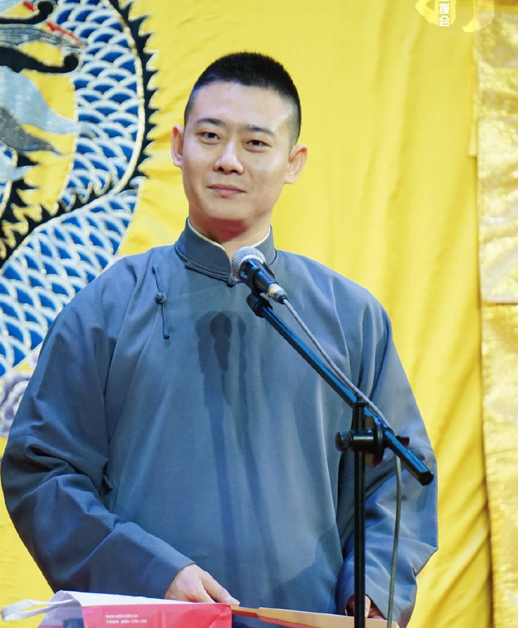 相声大褂有身份等级之分么?德云社栾云平发文辟谣,全凭自己选择