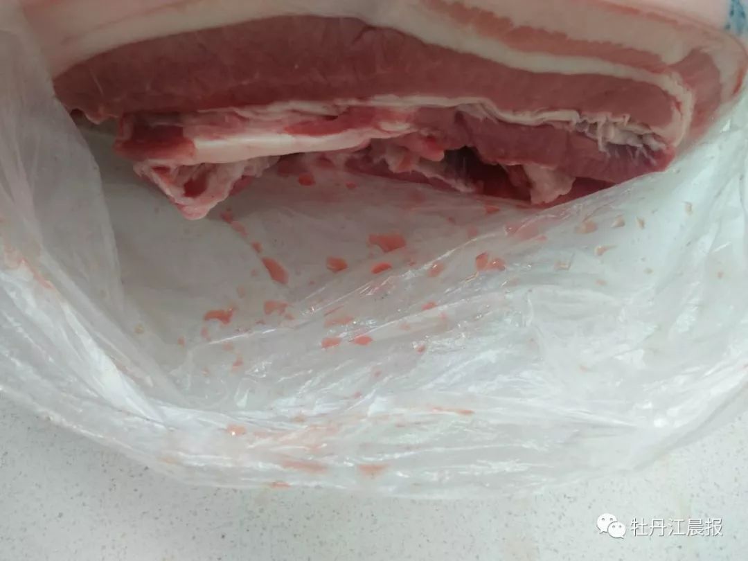 市民在龙江好日子超市购猪肉疑注水经市场监督管理部门协调超市三倍