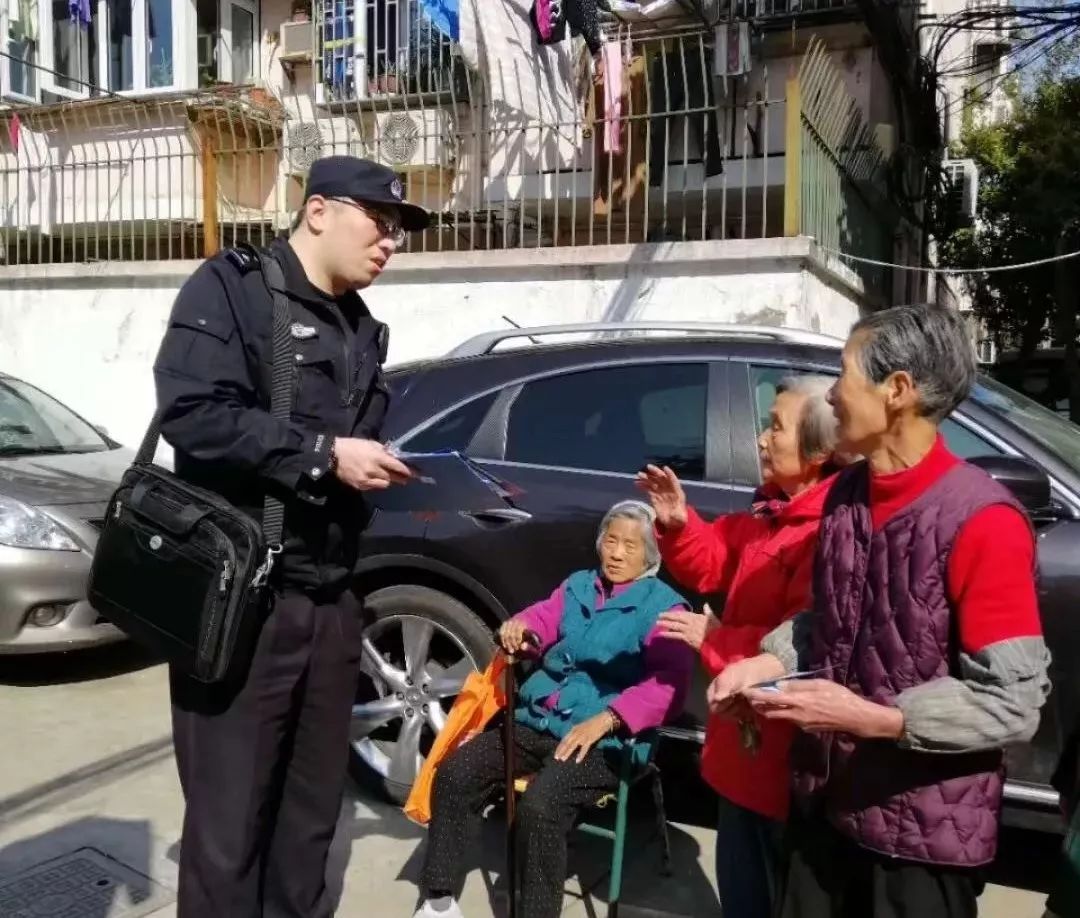 【城事】輪休民警江邊跑步,順手救了落水青年!