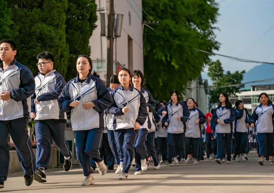 灵江中学举行消防逃生安全演练暨消防安全教育活动