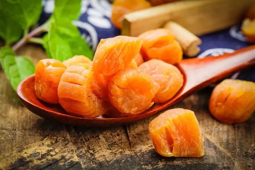 性平,味甘咸,能补肾滋阴,故肾阴虚者宜常食之.