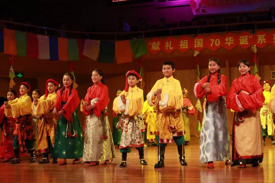 【壮丽70年·奋斗新时代】青海玉树藏族童声合唱团与雪城小学生共同