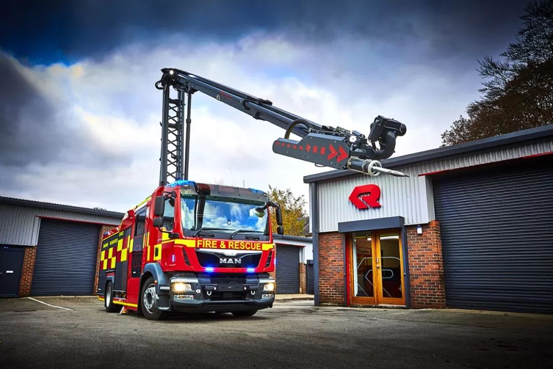 可携带73000升助燃剂global supertanker——全球最大的消防飞机美国