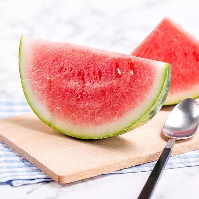 精品冰糖麒麟西瓜上市了,快来品尝夏天的味道!