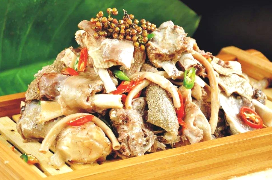 3,攀枝花砣砣鸡河鲜是攀枝花人餐桌上一年四季不可缺少的美味佳肴
