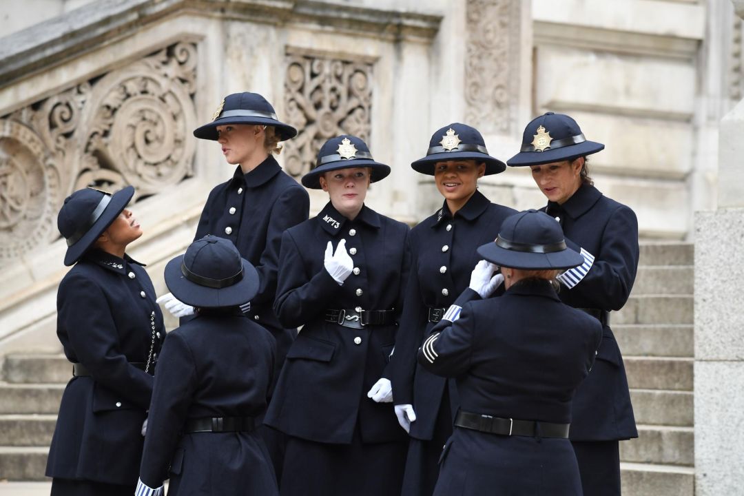西敏寺,身着传统警服的女警,纪念英国女警从业一百周年; jeremy