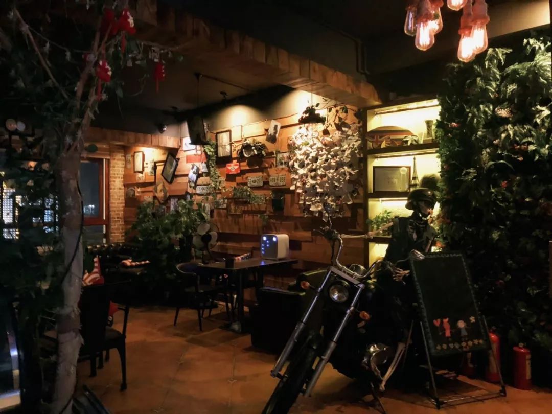 在三亚的清吧寻一处角落,整个世界都是属于你的!