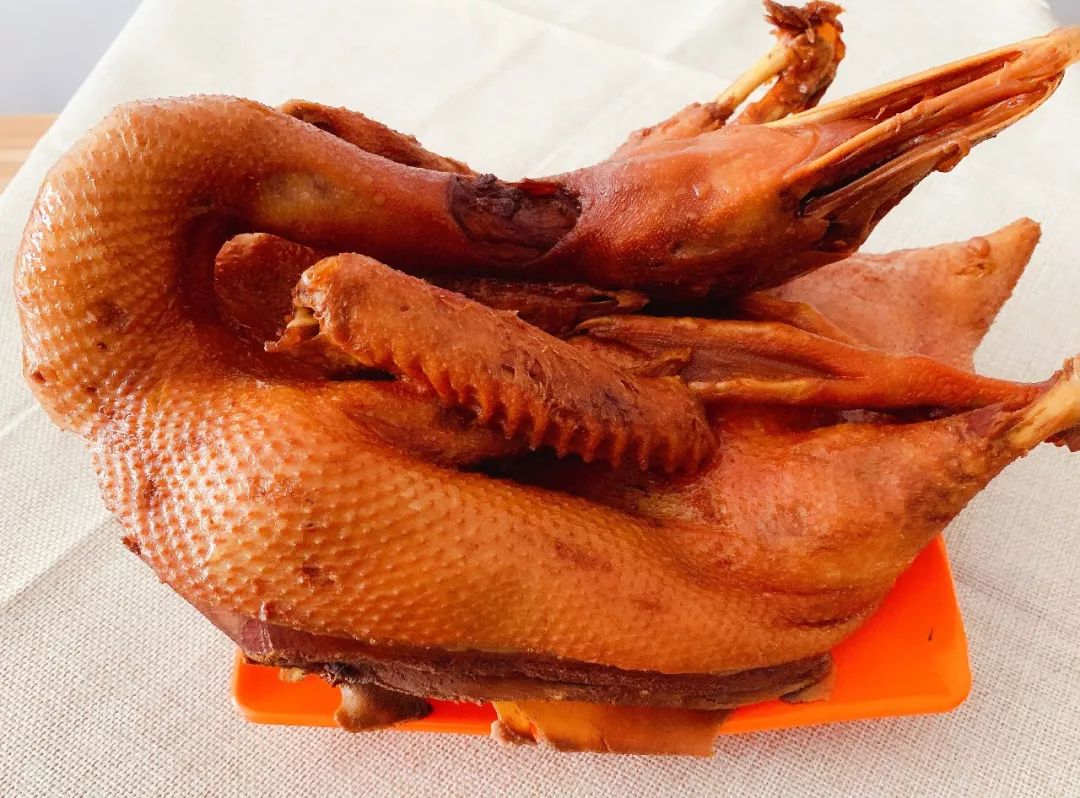 熏鸭洪毅鸭面地址:华安县仙都镇先锋村龙尾164号仙都黑明猪蹄,采用