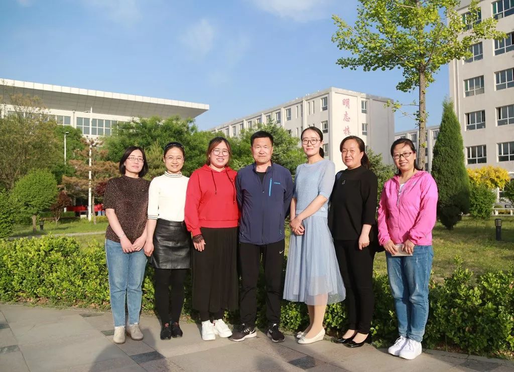 氛围,铸造了一支专业过硬,功底扎实,锐意创新,为人师表的新型教师队伍
