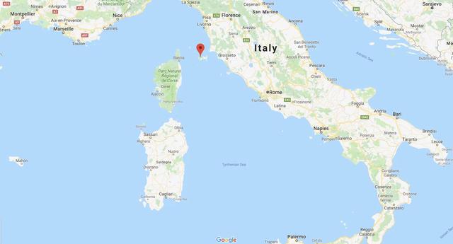 海浪会周期性的推着海上垃圾移动,长此以往,在科西嘉岛和厄尔巴岛之间