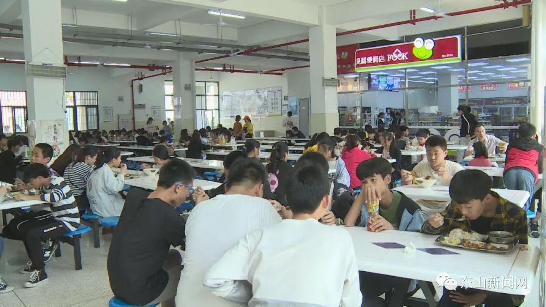 一起看看东山的这所学校怎么做?_食堂