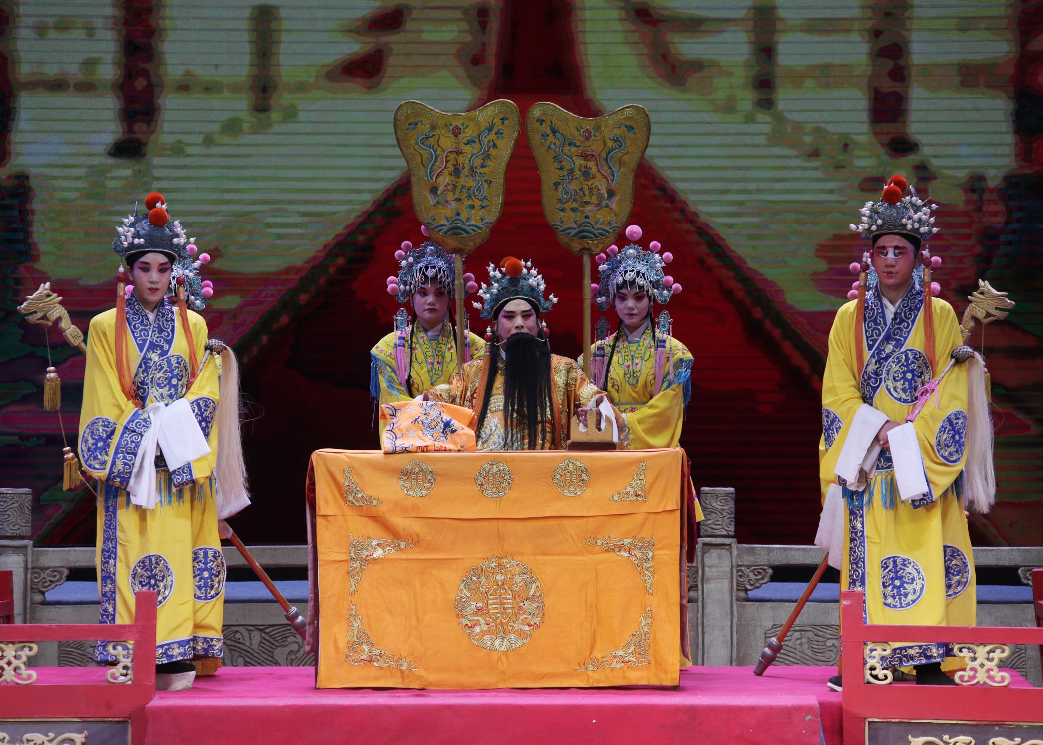 潞城红旗剧团在潞州剧院上演上党落子古装戏《王宝钏》