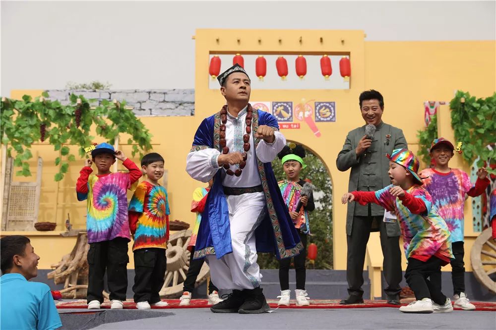 来策勒感受新疆维吾尔自治区独特风情看这里的农民真出彩