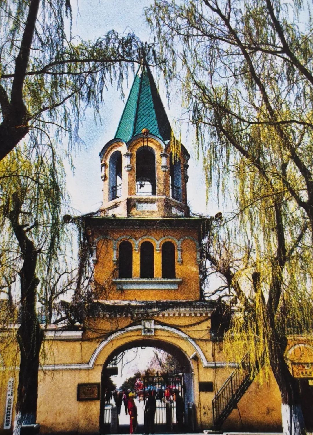 圣母安息教堂(老照片)同年修建的圣母安息教堂,又译圣母升天教堂,位于