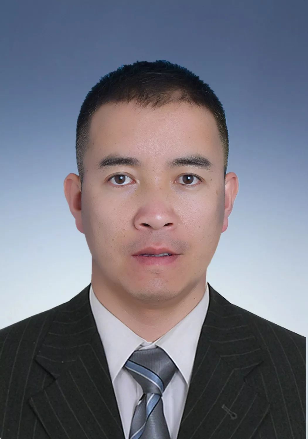 中共党员,1984年1月出生,2007年12月参加工作,现任通海县委政法委科员