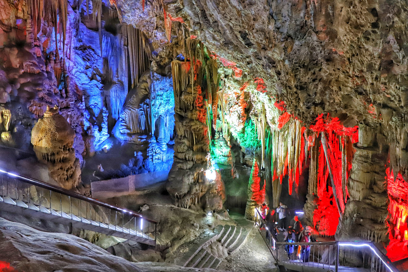 6767石花洞又名潜真洞,十佛洞(石佛洞),地处北京房山区西山深处