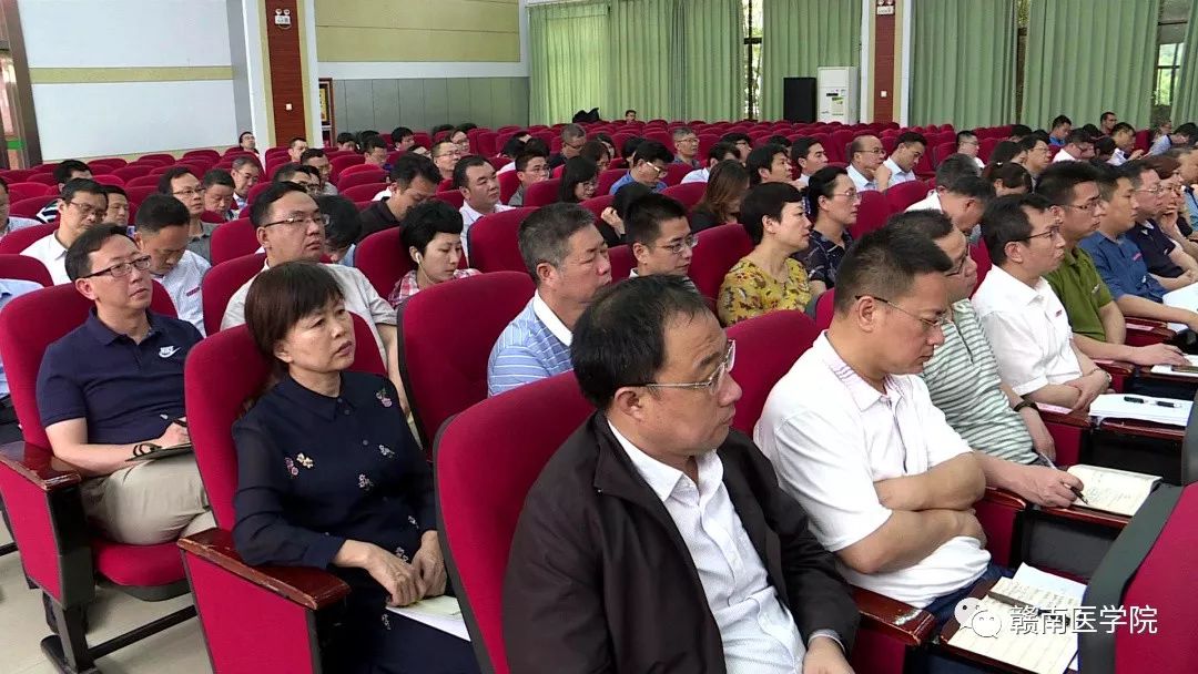 学校党委书记李恭进指出,近年来,省委,省政府和省委教育工委,省教育厅