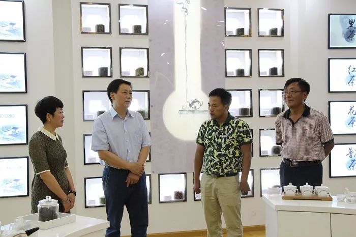 杨赛光带队到保山市质量技术监督综合检测中心共商校政合作