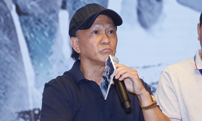 极寒拍摄吃真树皮杨靖宇传承英雄精神