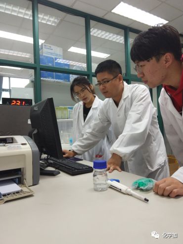 副教授与陆军军医大学张冬教授以及加州大学河滨分校殷亚东教授合作
