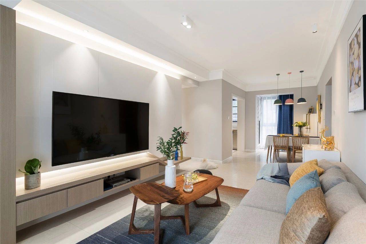 客厅平面布置图这套115平米的小房子,整体以现代舒适的空间基调,在