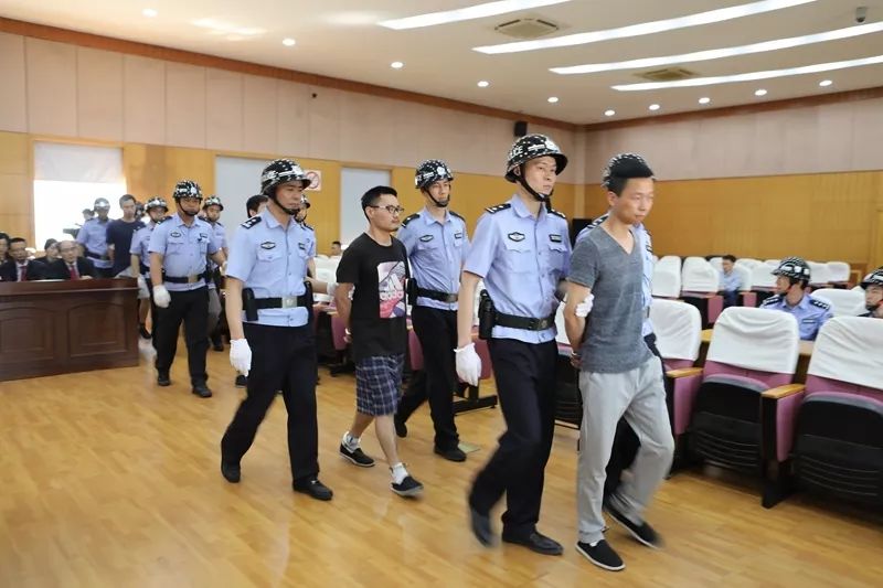 宜兴丁山某健身房老板组建11人恶势力犯罪集团被判刑曾殴打砸玻璃堵