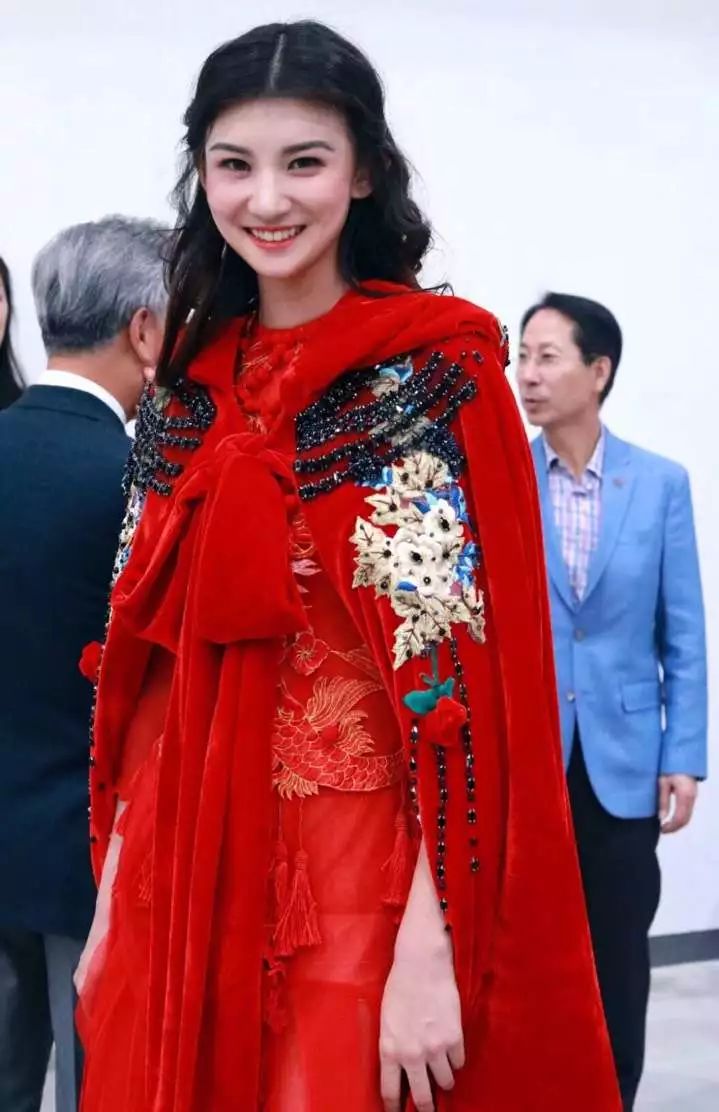 北体模特大赛女生冠军,腿长2米,身材超棒长得还贼好看
