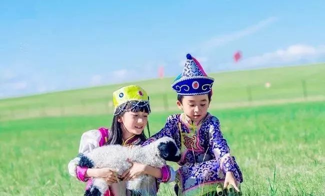 暑期活动草原萌马撒欢亲子游玩转大漠版迪士尼内蒙草原奔腾还有水乐园