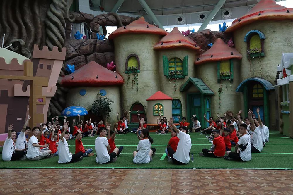 放飞心情好嗨哟柯桥区庆六一公益活动在东方山水乐园举行