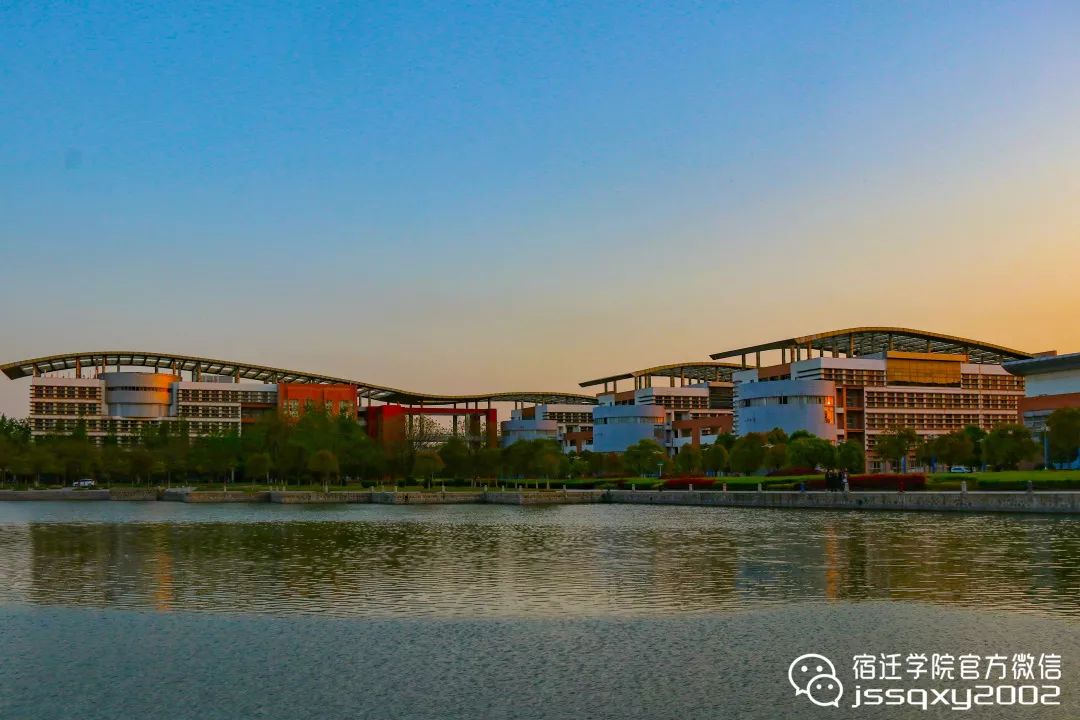 朝暮与年岁并往小宿与你一同行至天光