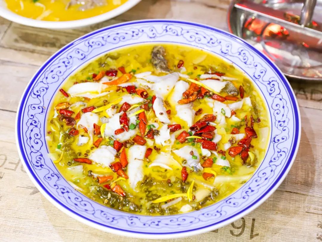 188秒杀元老级酸菜鱼祖庙商圈至壕的餐厅爆红20年竟连续1个月免费送