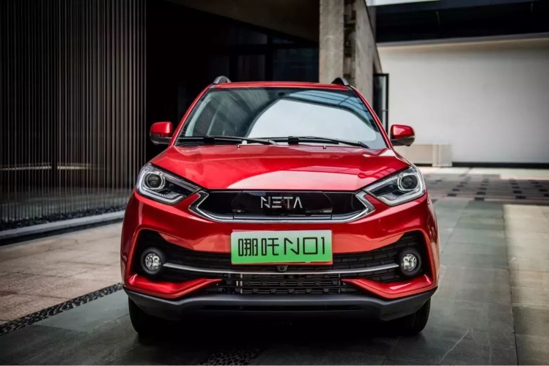 哪吒no1智能纯电动suv是时候入手西瓜新能源的环保汽车了!