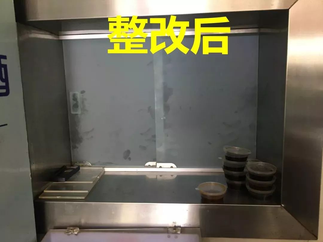 傳菜口加裝玻璃移門油煙清洗乾淨麻辣香鍋地址:江南工業城一區15號