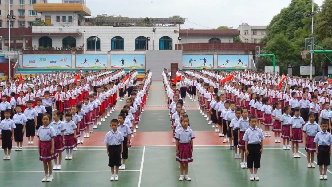 少先队建队70周年花溪区少先队入队活动