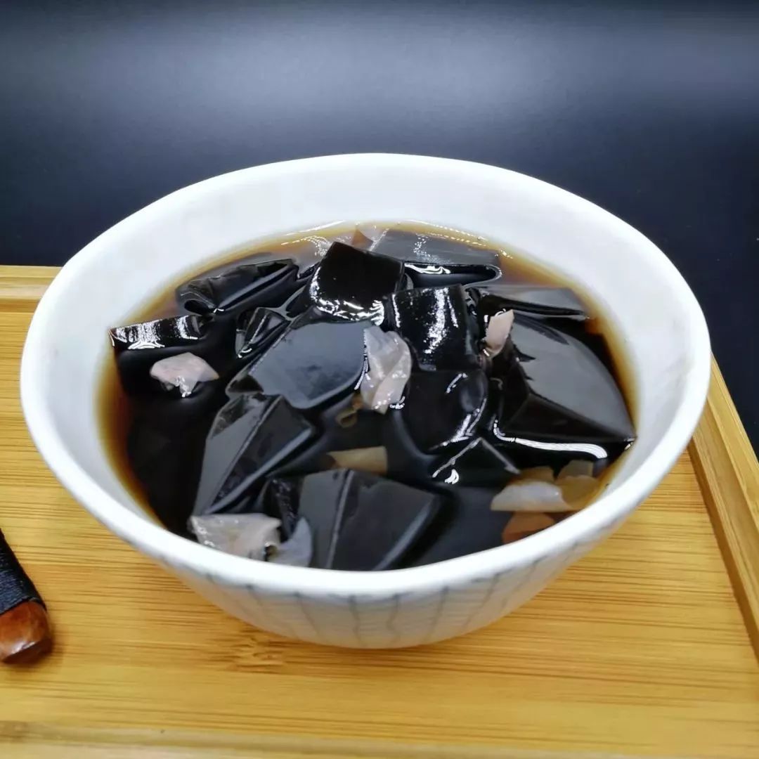 夏季消暑好帮手龟苓膏桃胶糖水在市中心只要199元就能品尝