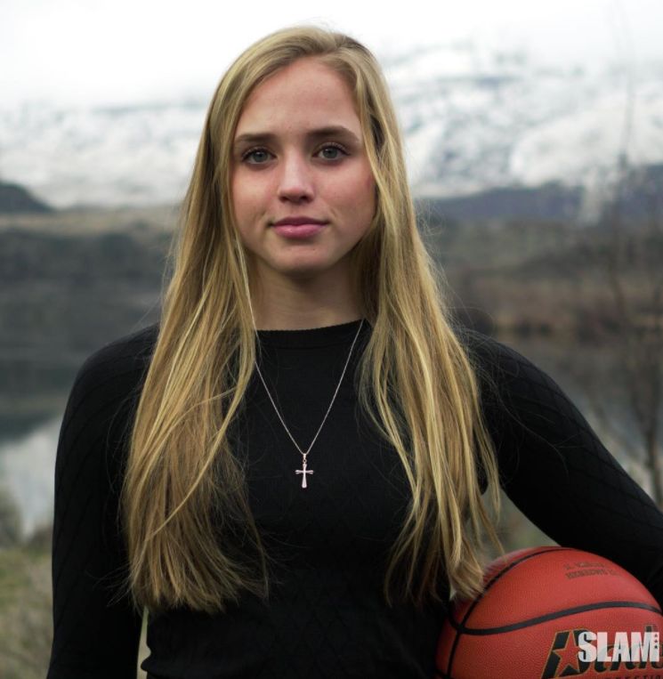 脚踝哥之前发过3次了,hailey van lith,出生于2001年,身高175cm,体重