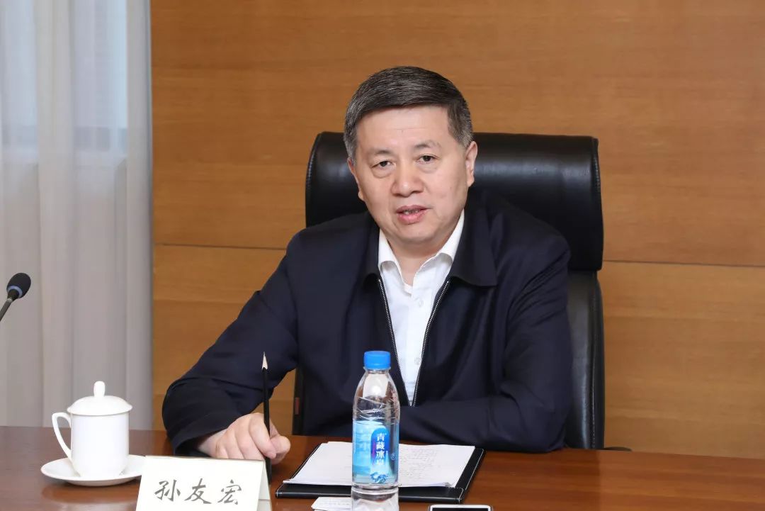 4月9日,4月23日,5月7日,校长孙友宏分别主持召开本年度第四,第五,第六