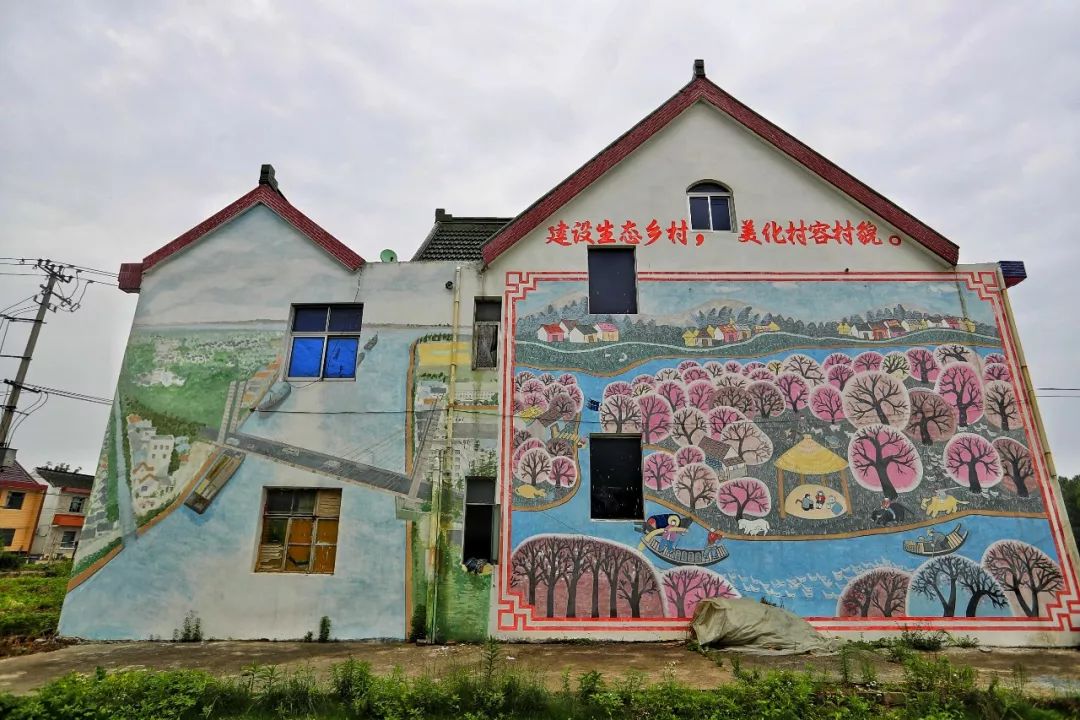 手绘墙画为美丽乡村展开美丽画卷