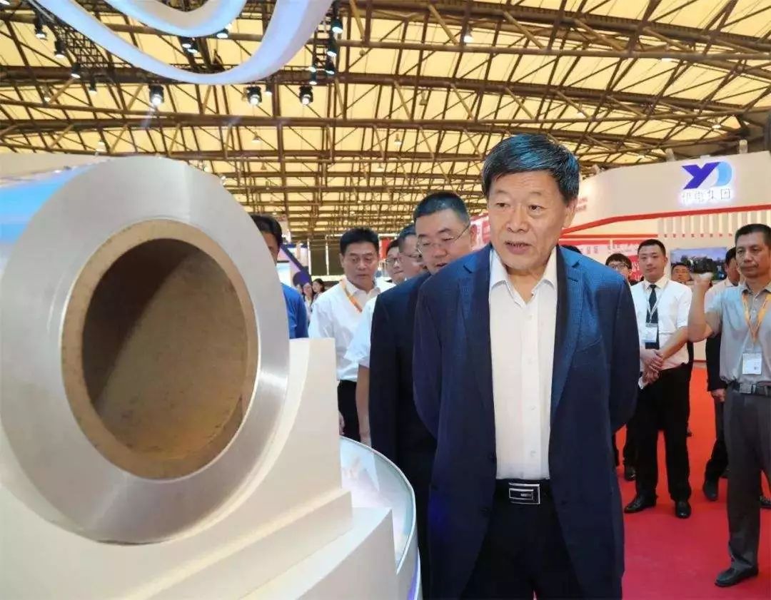 山东隐形首富辞世生前用200元手机却给16万员工盖房