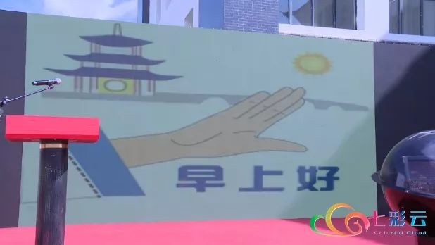 首批制作的手语表情包包含16个手语表情,包括你好,再见,高兴,打招呼等