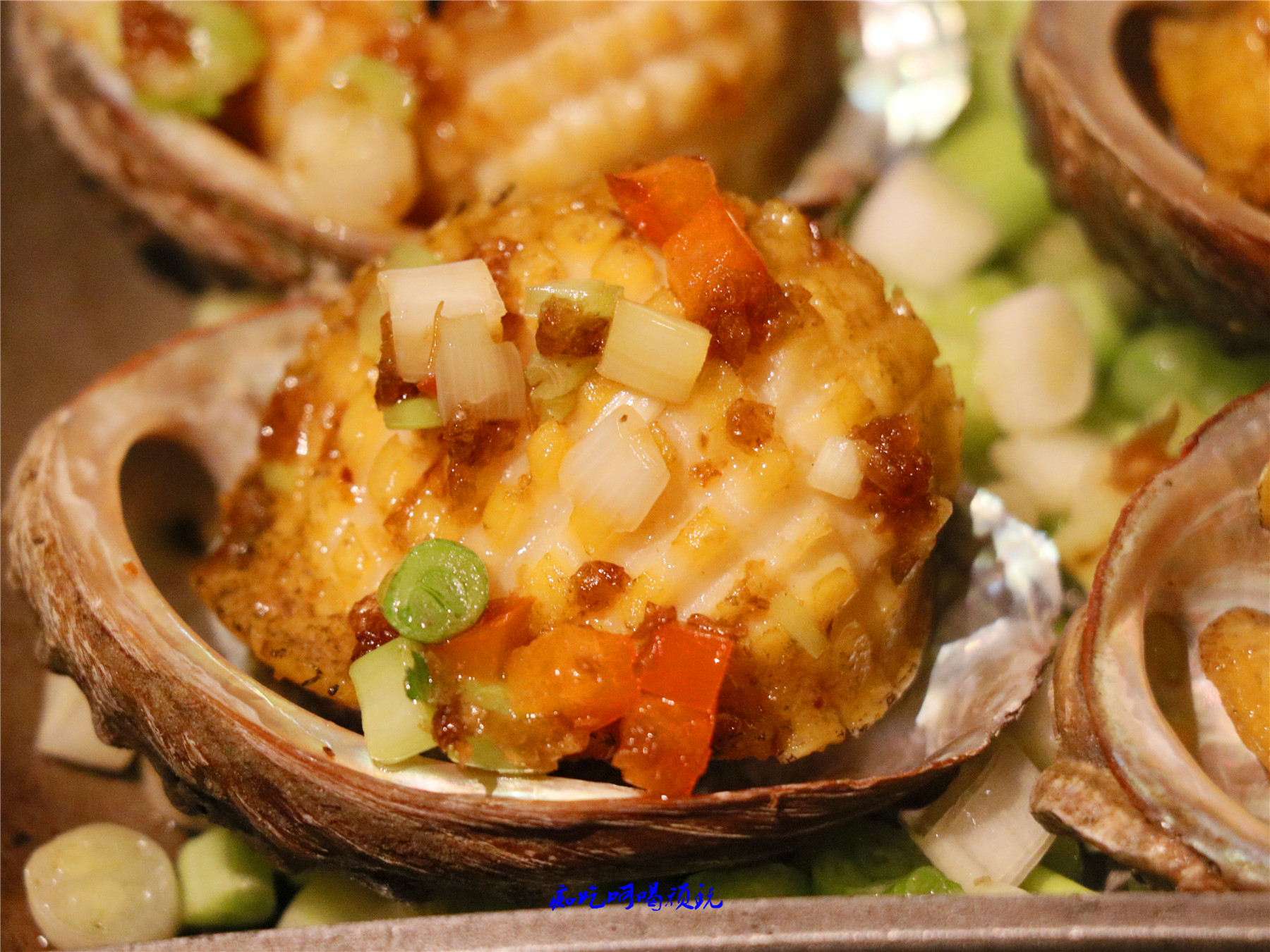 海鲜食材发挥得淋漓尽致,香葱焗鲍鱼,香葱的味道烘托出鲍鱼的鲜甜